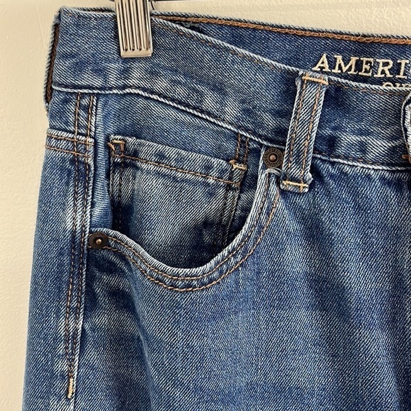 American Eagle Mom Medium Wash Jeans - Picture 4 of 7